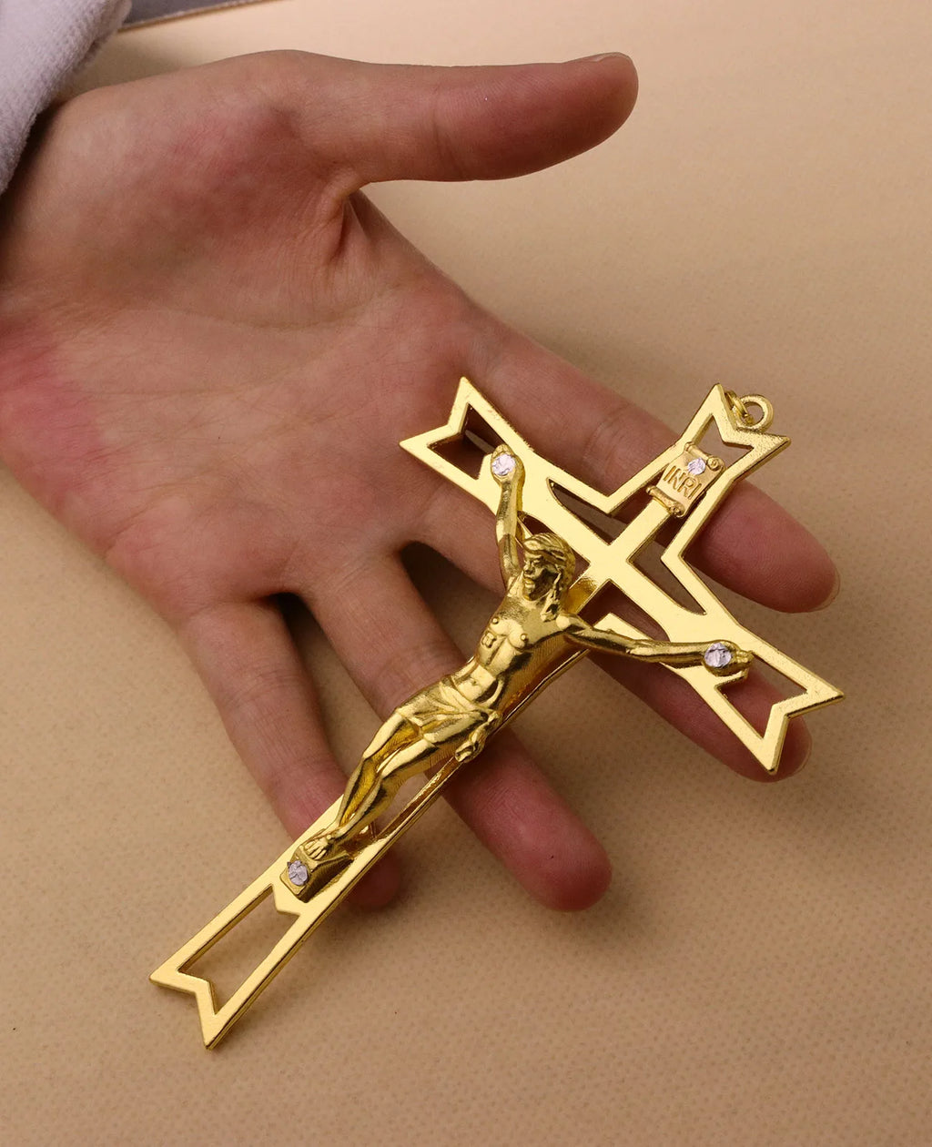 1Pc Crucifix Jesus Cross Pendant Christian INRI Christ Hand Holding Cross Blessing Jewelry Ornament Wall Church Decor Craft Gift